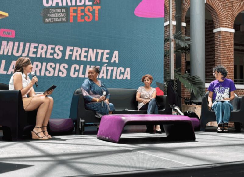 La periodista Cristina del Mar Quiles moderó el panel Mujeres frente a la crisis climática con las lideresas Modesta Irizarry Ortiz, Romelinda Grullón Miguel y Aurinés Torres Sánchez.
Foto por Valeria Ramis de Ayreflor