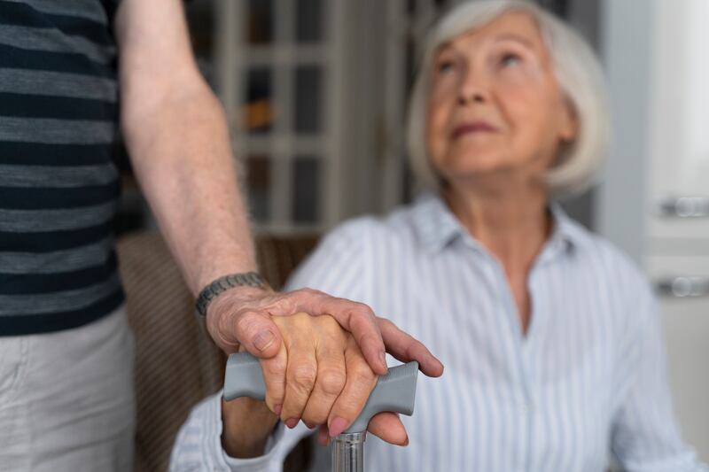 Doença acomete pessoas a partir dos 60 anos