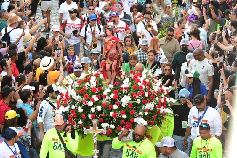 Las fiestas de la calle San Sebastián se llevaron a cabo tras dos años de ausencia.