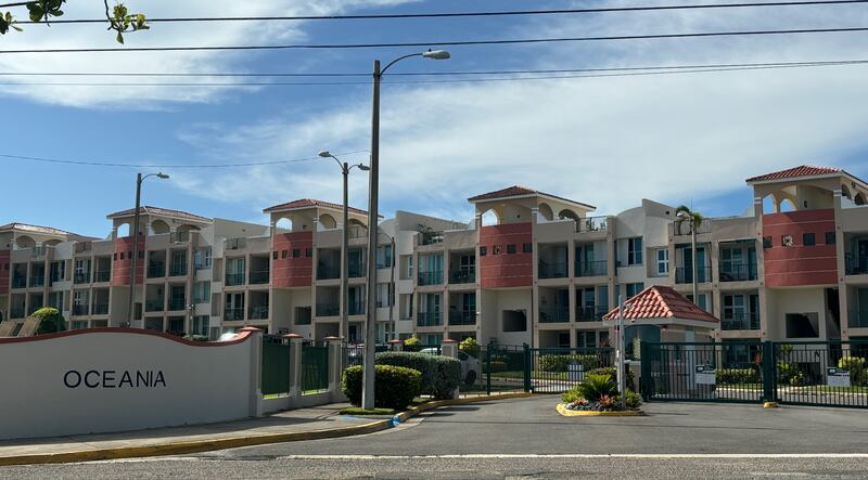 El incidente, protagonizado por Ángel Abreu Valentín, ocurrió en los portones de entrada y salida del complejo de apartamentos Oceanía, en Arecibo.