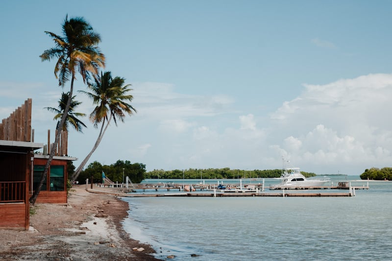 Estampas de Salinas, pueblo en la costa sur de Puerto Rico.