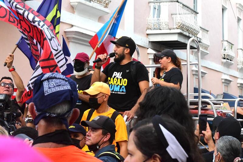 Manifestantes llegan hasta La Fortaleza para pedir la cancelación del contrato de LUMA.