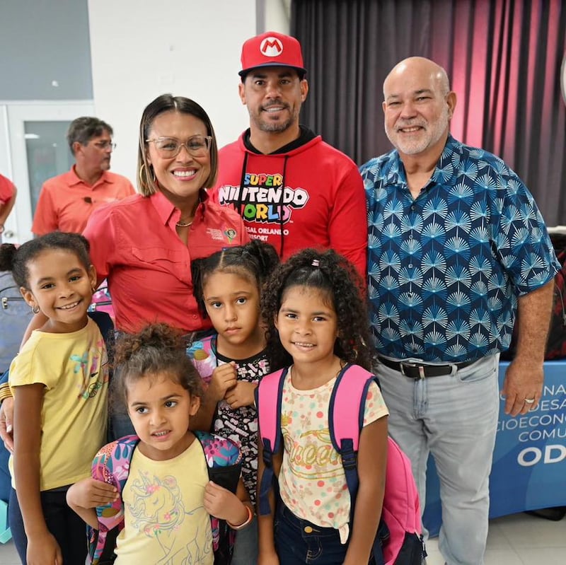 Entregan mochilas y materiales para el ‘Back-to-School’ en Ceiba y Fajardo