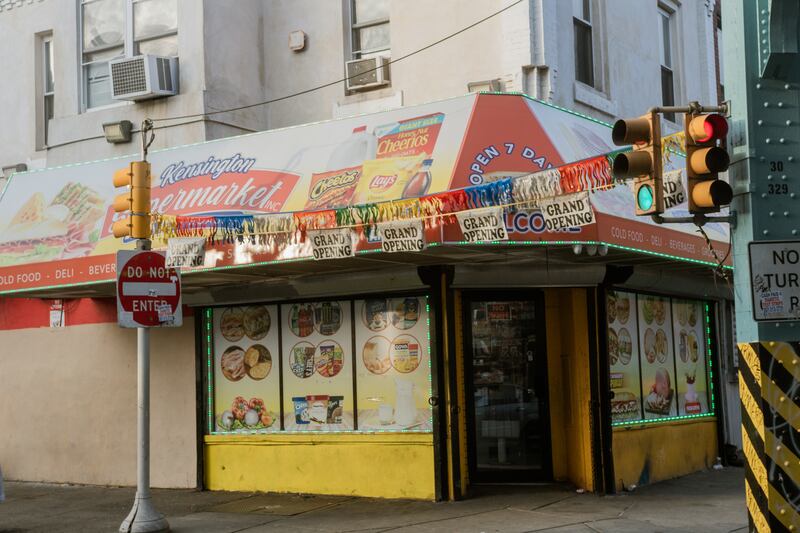 Uno de los muchos colmados en la zona con mayor concentración de puertorriqueños de Filadelfia.