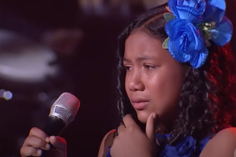 Niña llora luego de su participación en La Voz Kids por no ser elegida por el jurado.