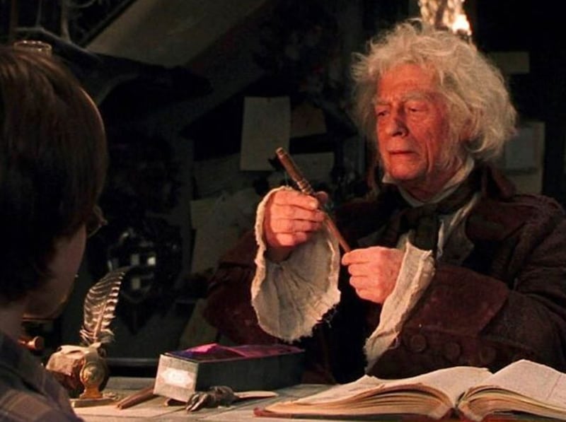 John Hurt (Garrick Ollivander)