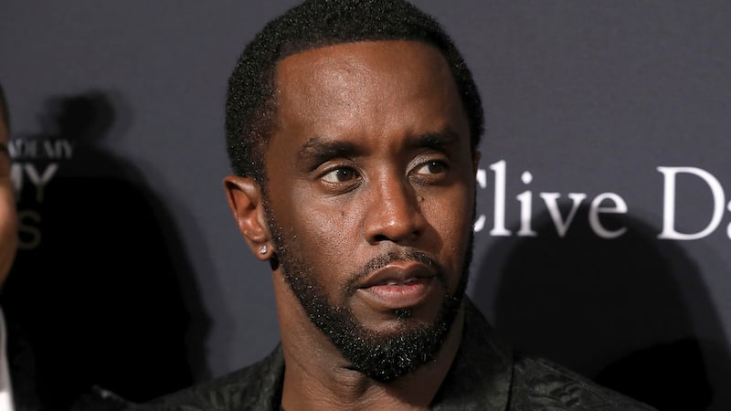 En medio de batalla legal, abogado abandona el caso de Diddy Combs.