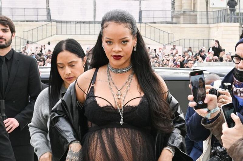 Rihanna habla de su embarazo, está muy feliz