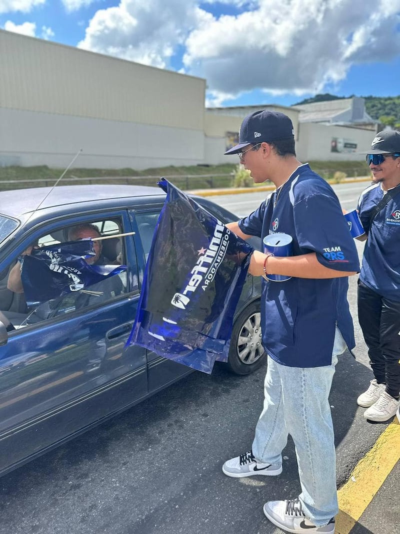 Militantes del PNP hacen colectas en municipios del interior de la Isla.